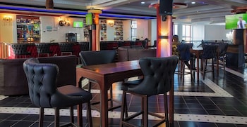 jett inn gardens hotel emali