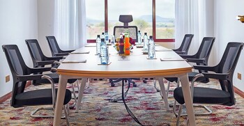 jett inn gardens hotel emali