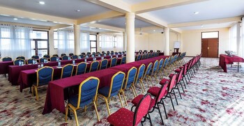 jett inn gardens hotel emali