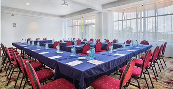 jett inn gardens hotel emali