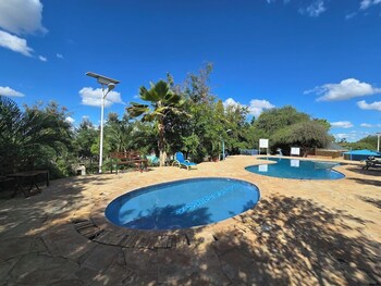 Jett Inn Gardens Hotel Emali,,3 star