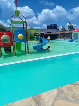 Jett Inn Gardens Hotel Emali,,3 star