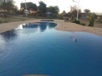 Jett Inn Gardens Hotel Emali,,3 star