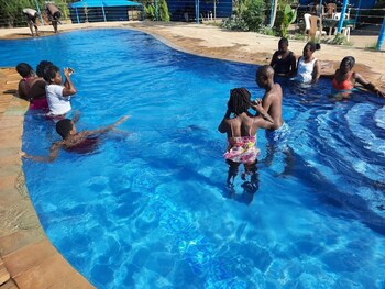 jett inn gardens hotel emali