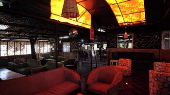 jett inn gardens hotel emali