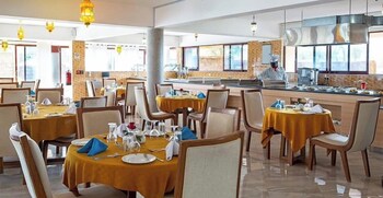 jett inn gardens hotel emali