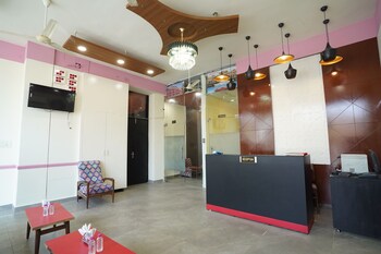 Hotel Grand Capitol,,3 star