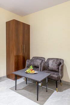 hotel elite clark