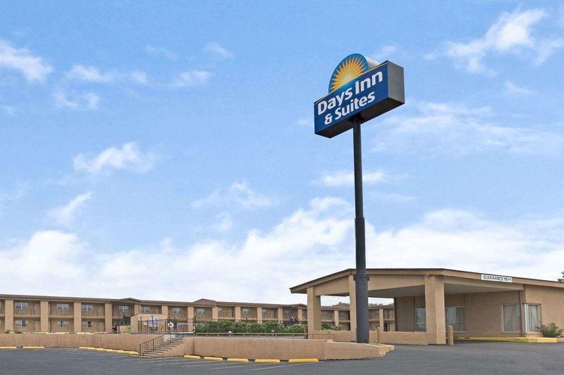 days inn and suites by wyndham santa rosa