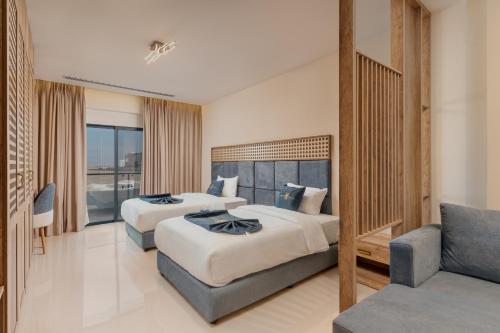 golden pillar hotel
