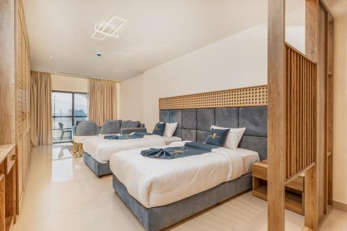 golden pillar hotel