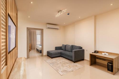 golden pillar hotel