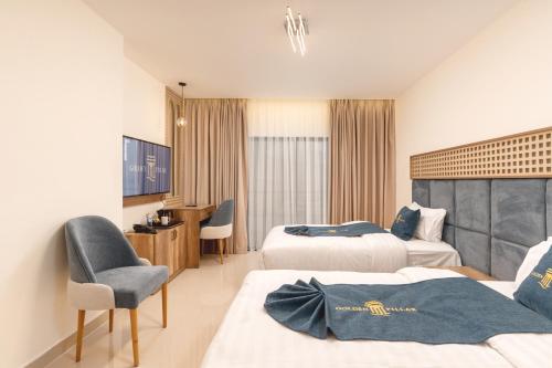 golden pillar hotel