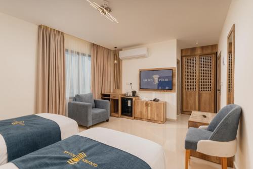 golden pillar hotel