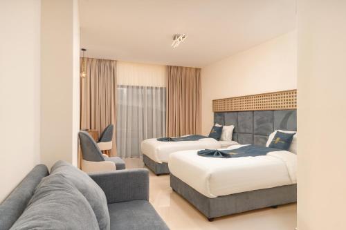 golden pillar hotel
