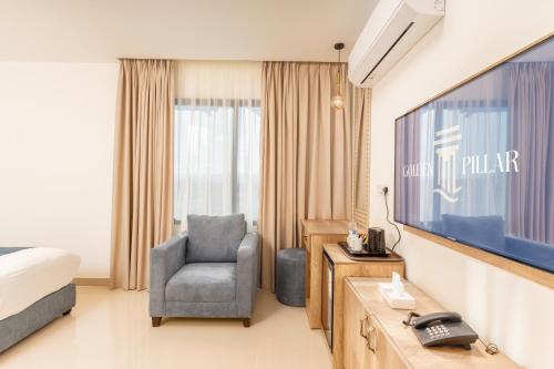 golden pillar hotel