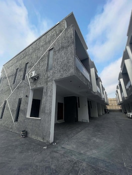 ibani suites