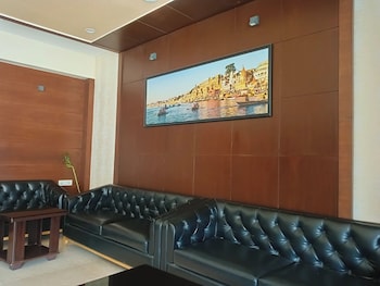 premium hotel x e n i a varanasi