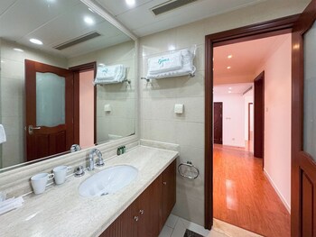 tyms 3br 2ba apt gubei fully furnished