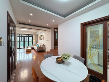 tyms 3br 2ba apt gubei fully furnished