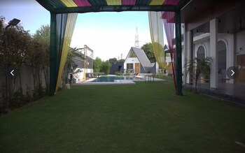 the heaven wood farms a luxury resort with pool and premium room