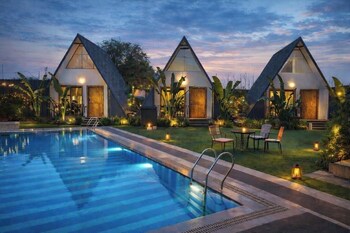 the heaven wood farms a luxury resort with pool and premium room