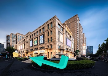 philosopher hotel