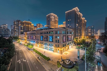 philosopher hotel