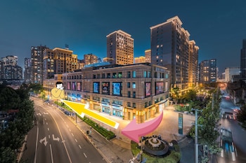 philosopher hotel