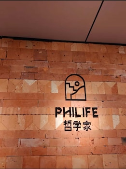 philosopher hotel