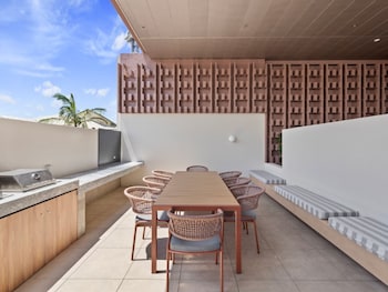 yves mermaid beach apartments by cllix