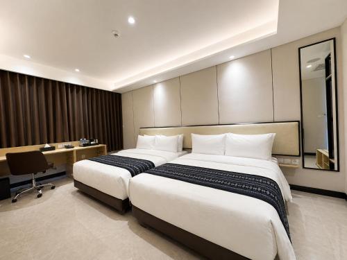 prime plaza hotel mataram