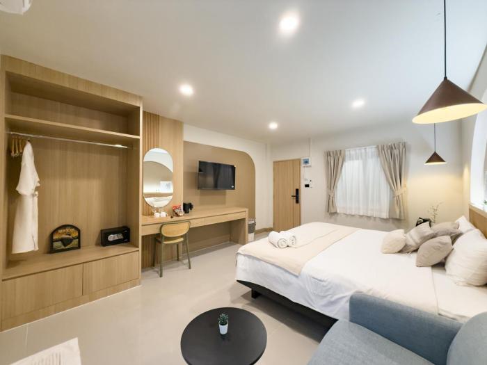 abundant eco hostel