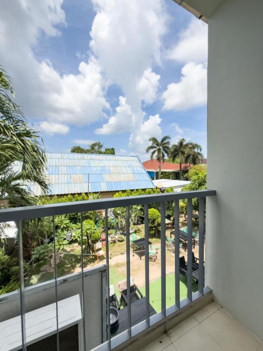 abundant eco hostel