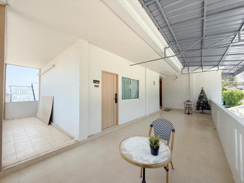abundant eco hostel
