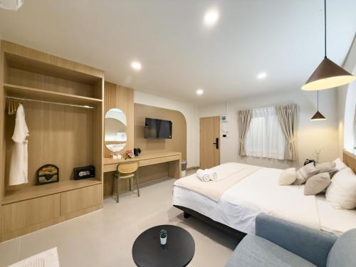 abundant eco hostel