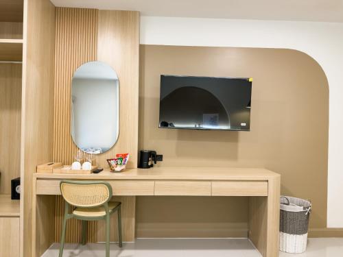 abundant eco hostel
