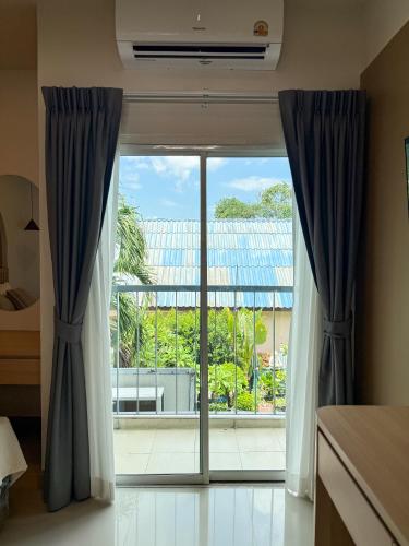 abundant eco hostel