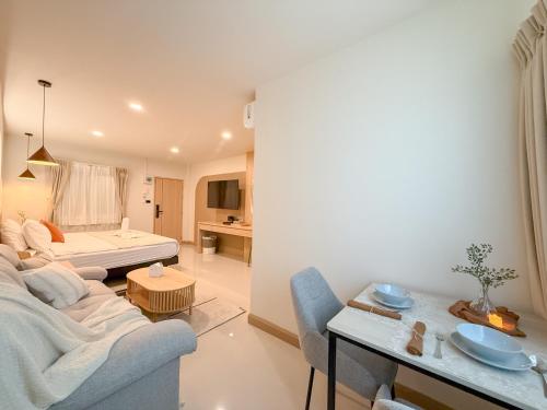 abundant eco hostel
