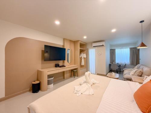 abundant eco hostel