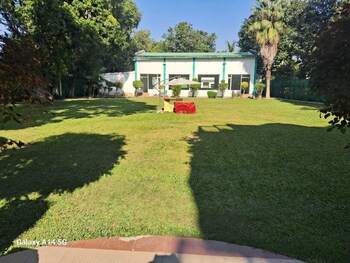 Exotic Resorts,,2 star