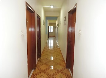 premium hotel s a n t o o r varanasi