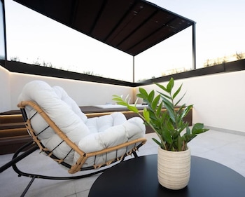 Dorian Suites,,2 star