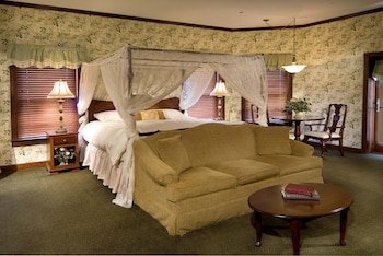 Carlisle Inn Sugarcreek,New Philadelphia>>Dover,3 star