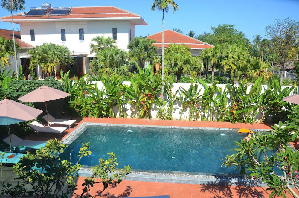 hoi an red frangipani villa
