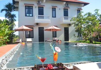hoi an red frangipani villa