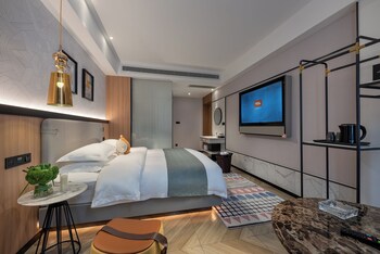 Lijiang Maison Hotel,,2 star