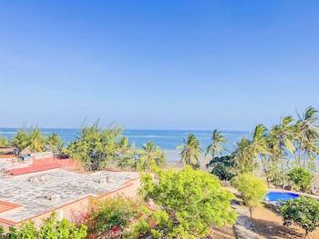 pumziko beachfront apartments