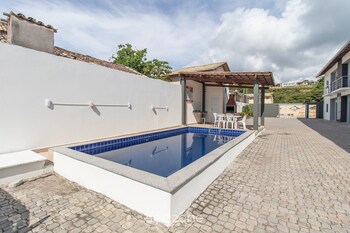 apts in condominium w pool and barbecue ctys