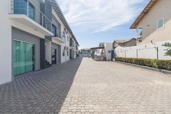 apts in condominium w pool and barbecue ctys